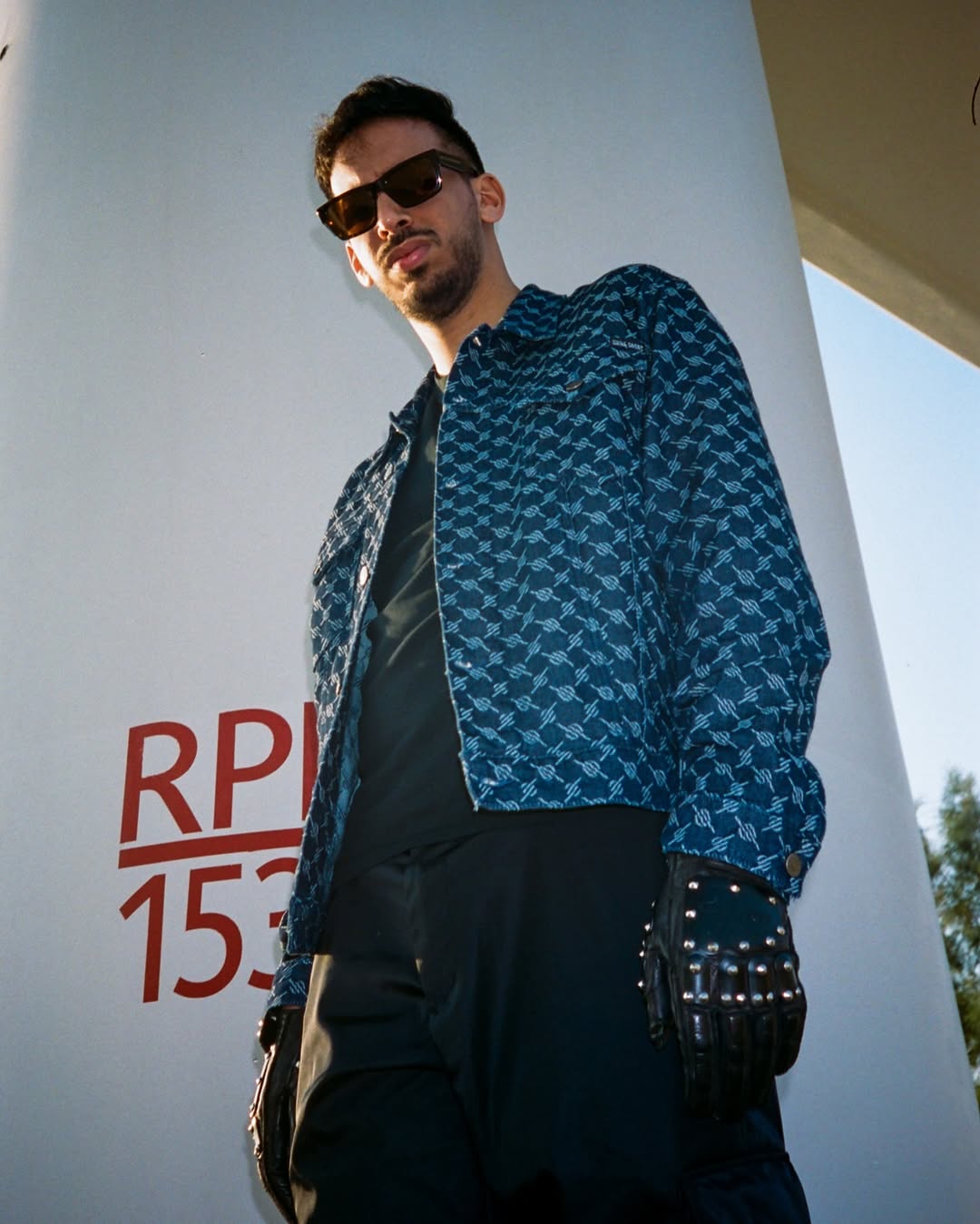 artist profile: @itsnovo

creative direction, styling & photography by @omarabulata, shot on 35mm.