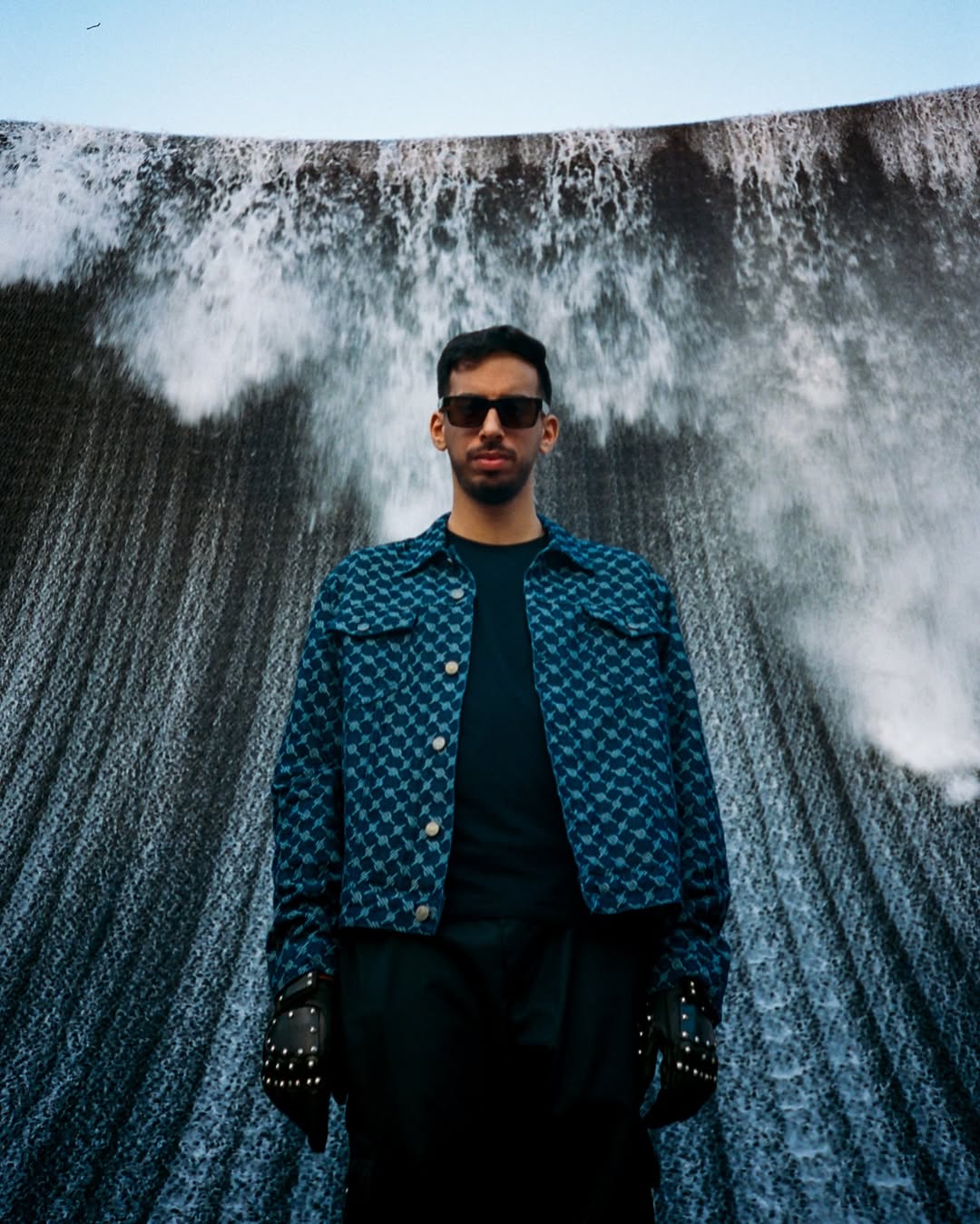 artist profile: @itsnovo

creative direction, styling & photography by @omarabulata, shot on 35mm.