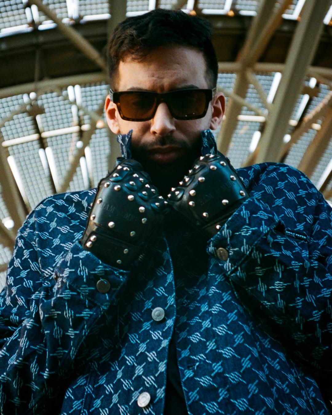 artist profile: @itsnovo

creative direction, styling & photography by @omarabulata, shot on 35mm.