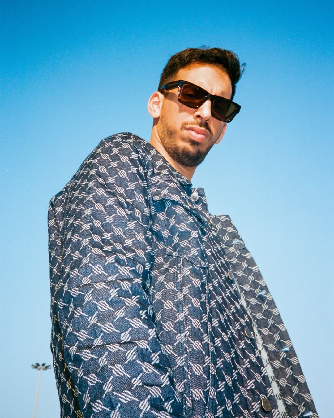 artist profile: @itsnovo

creative direction, styling & photography by @omarabulata, shot on 35mm.